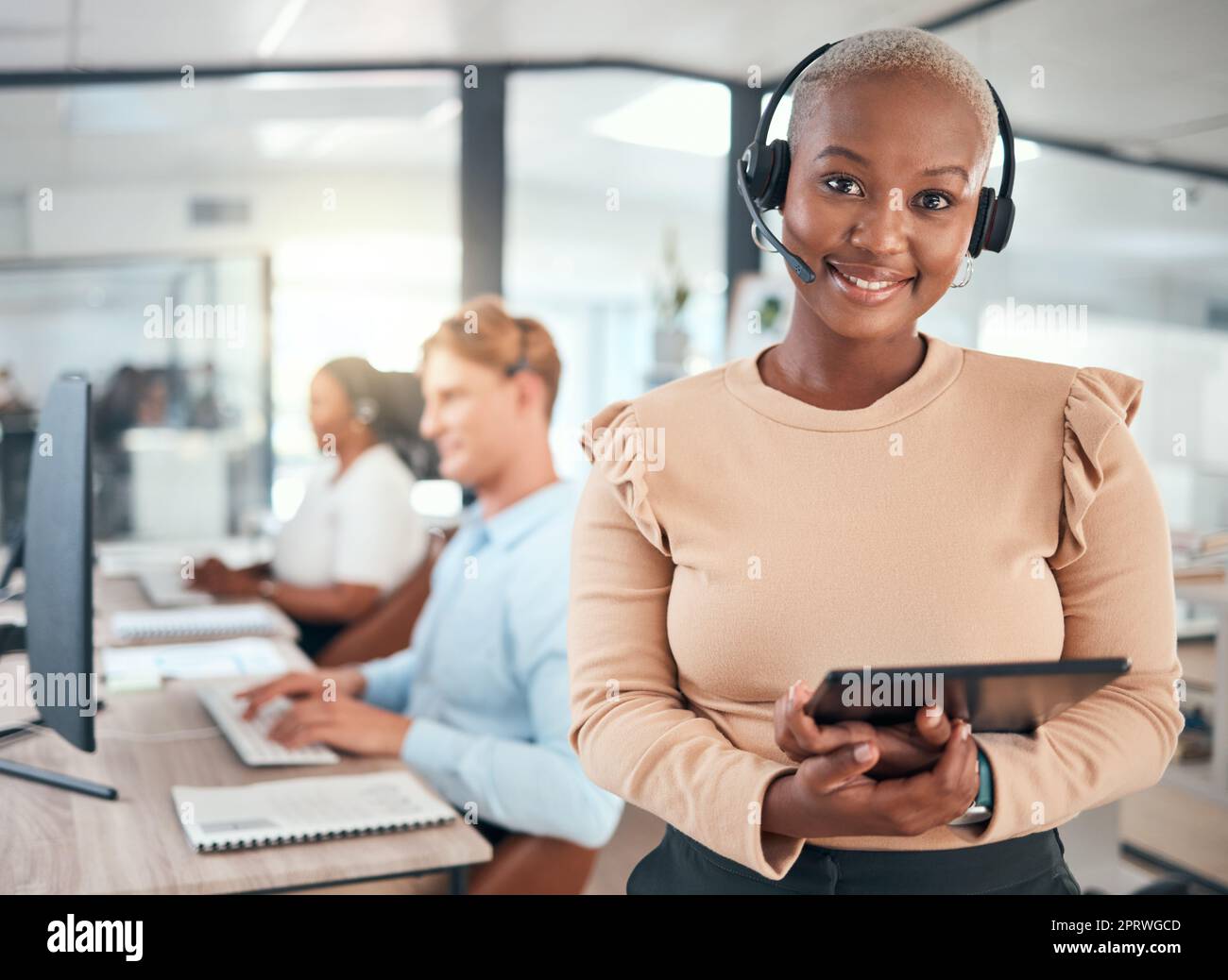 Customer contact center hi-res stock photography and images - Page 