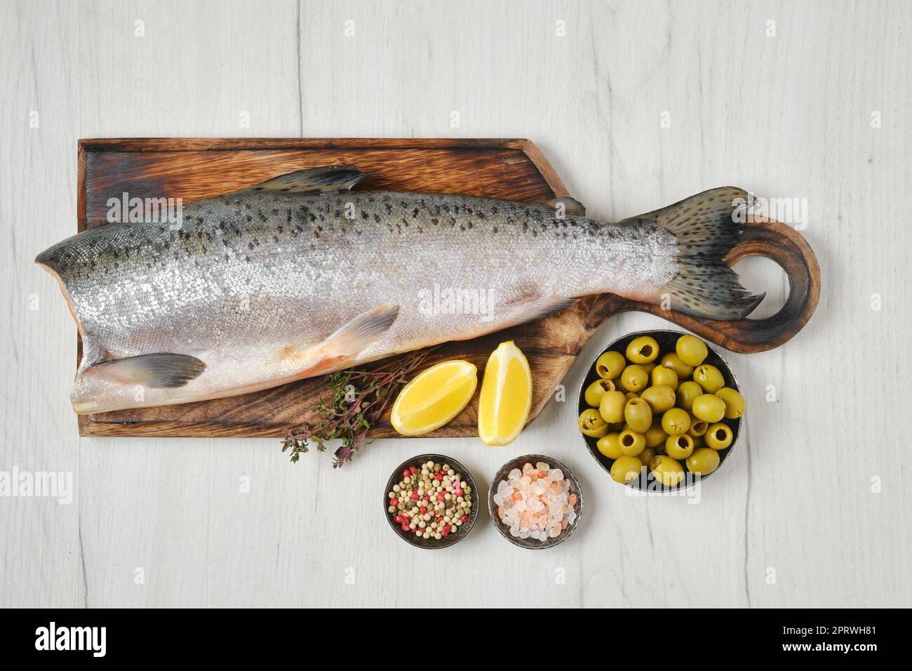 Headless fresh yellow tailed lacedra Stock Photo - Alamy