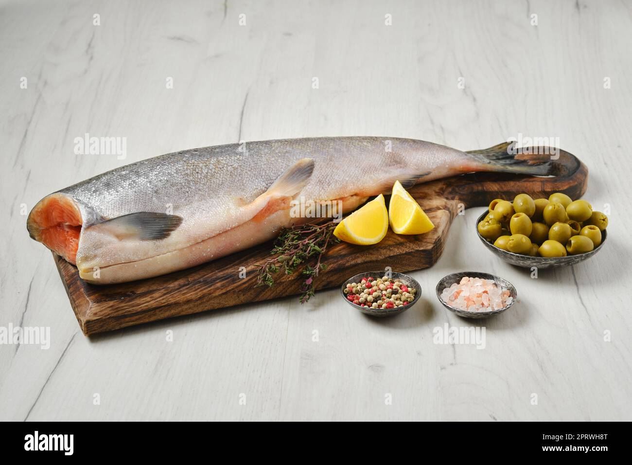 Headless fresh yellow tailed lacedra Stock Photo - Alamy