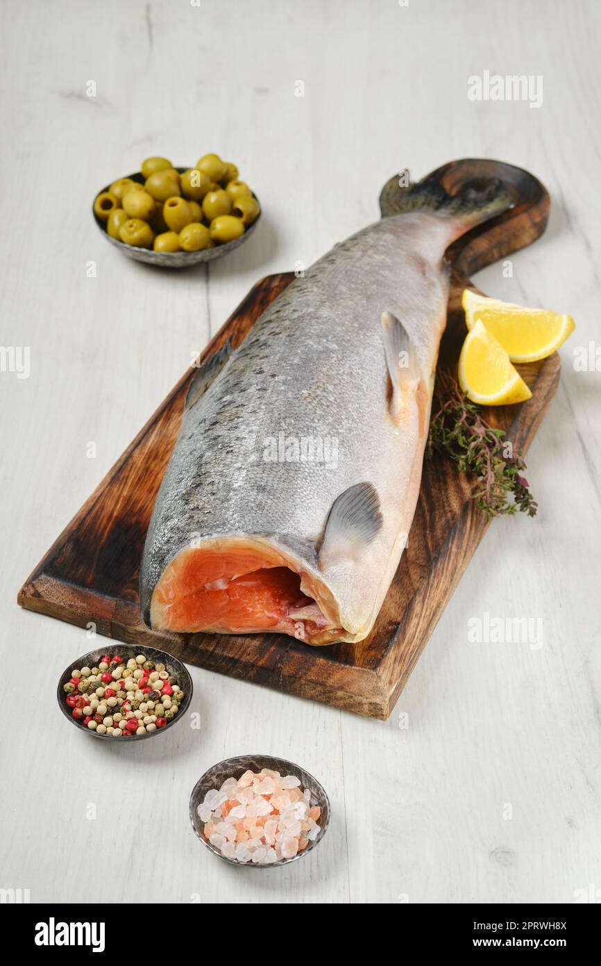 Headless fresh yellow tailed lacedra Stock Photo - Alamy