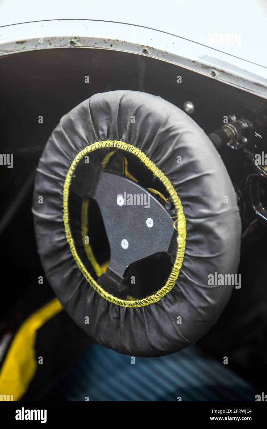 Removable steering wheel hi res stock photography and images Alamy