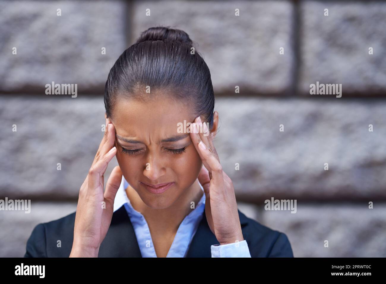Hands on temples hi-res stock photography and images - Alamy