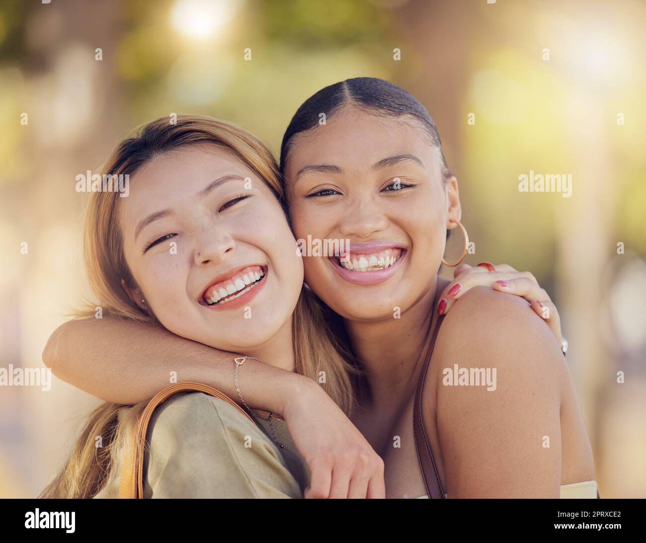 Best friends women hug hi-res stock photography and images - Page ...
