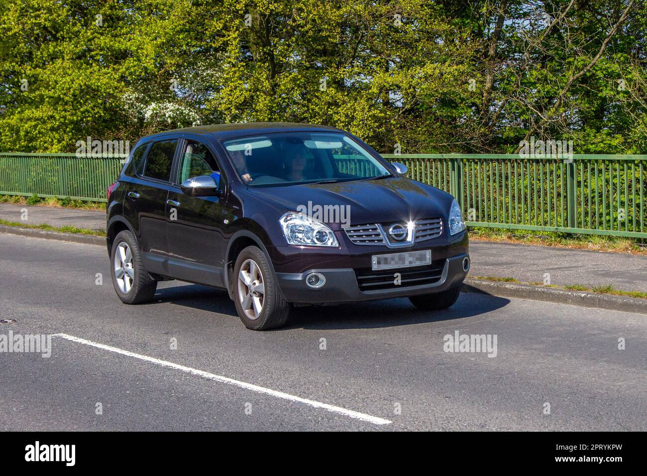 2010 Nissan Qashqai Acenta Dci 106 Black Car SUV Diesel 1461 cc; crossing motorway bridge in Greater Manchester, UK Stock Photo