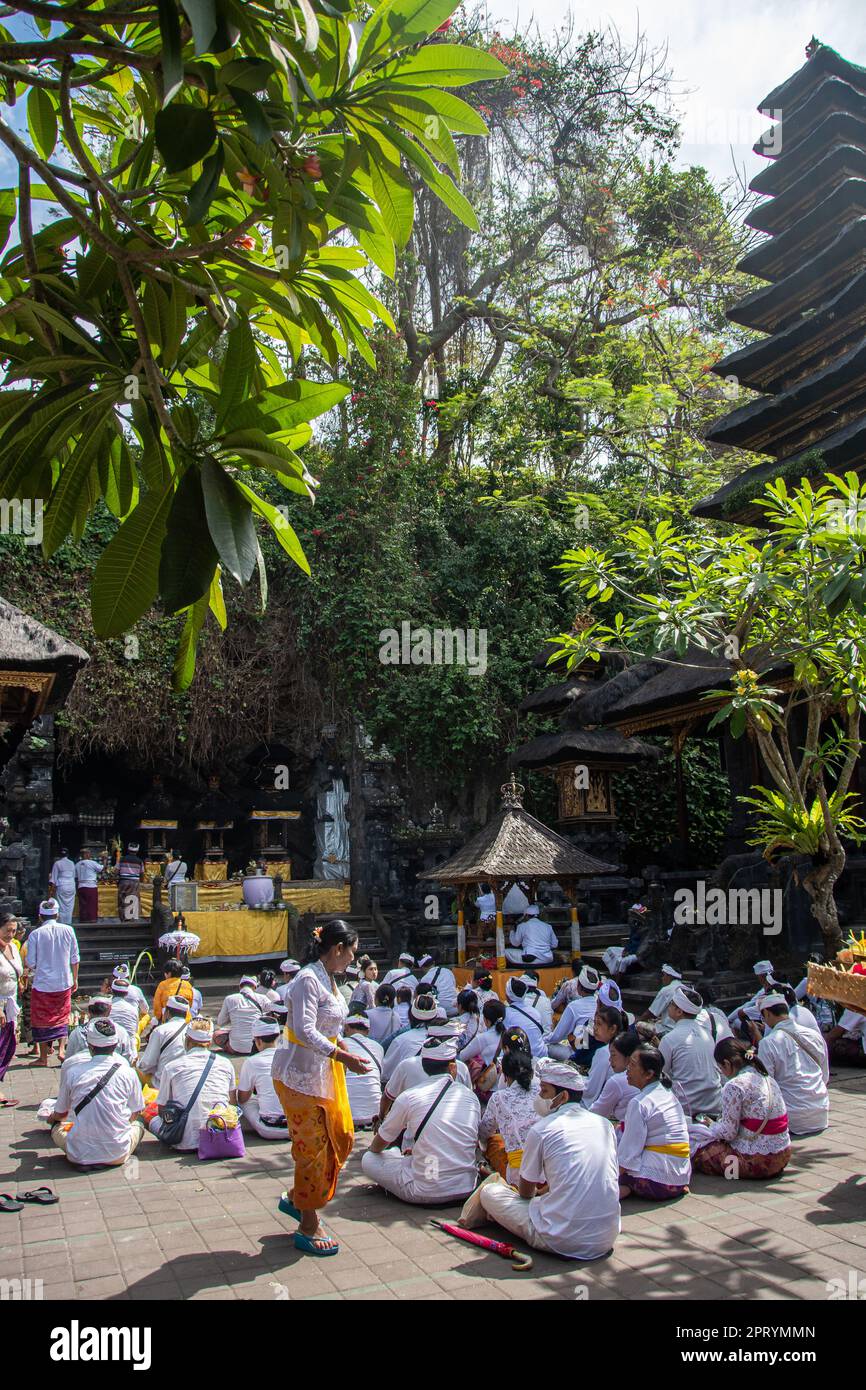 Bali, Indonesia  5 September 2022, Devout Hindus at a ceremony in front of the 'Goa Lawah' Temple Stock Photo