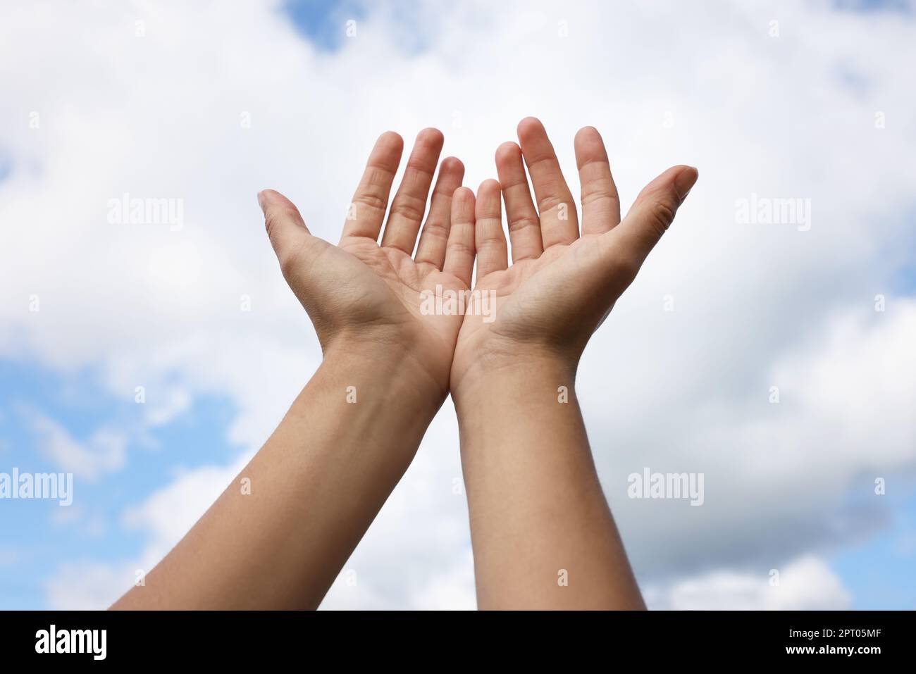 Hands reaching sky hi-res stock photography and images - Alamy