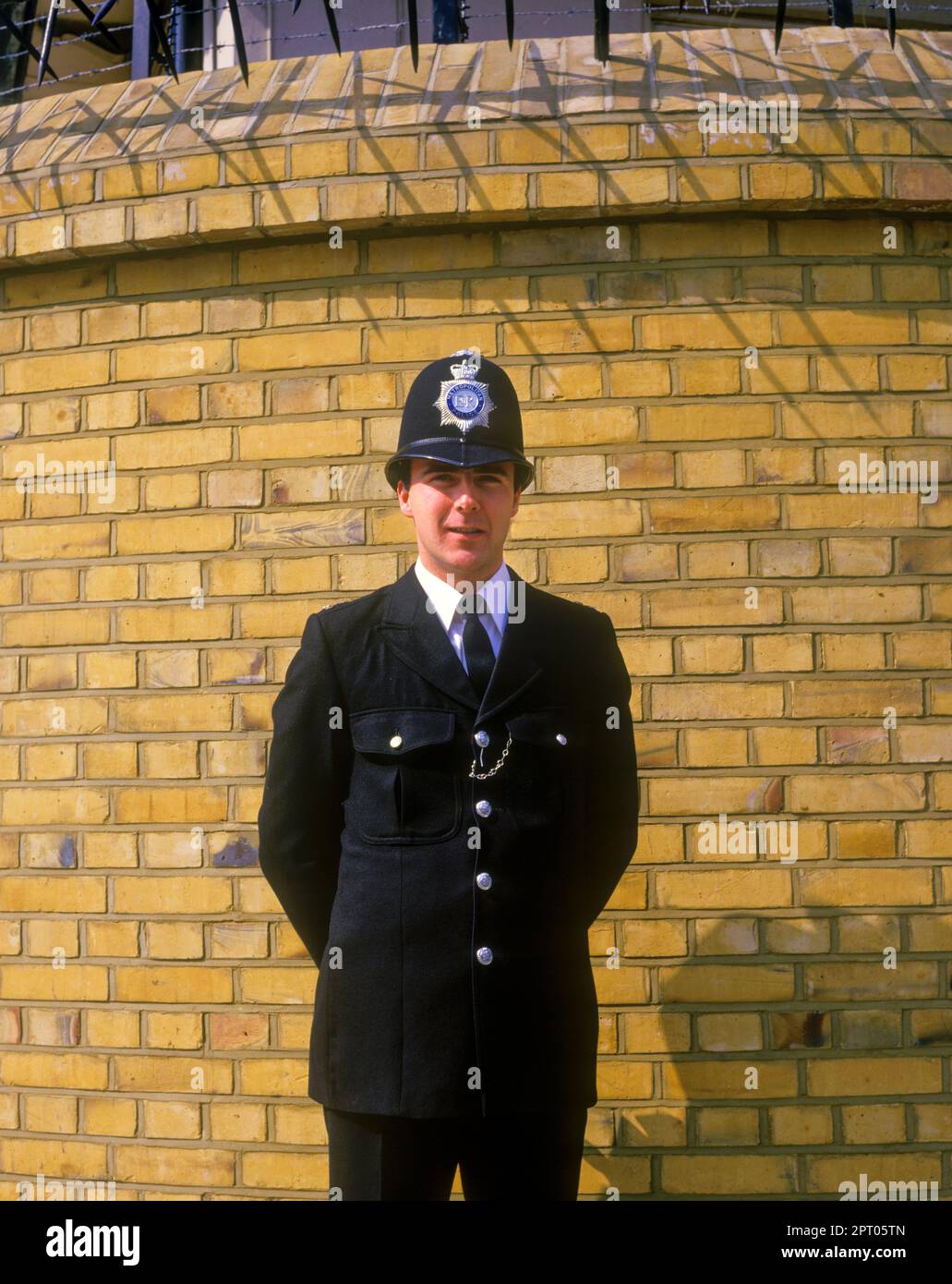 1987 HISTORICAL PORTRAIT OF METROPOLITAN POLICEMAN LONDON ENGLAND UK Stock Photo