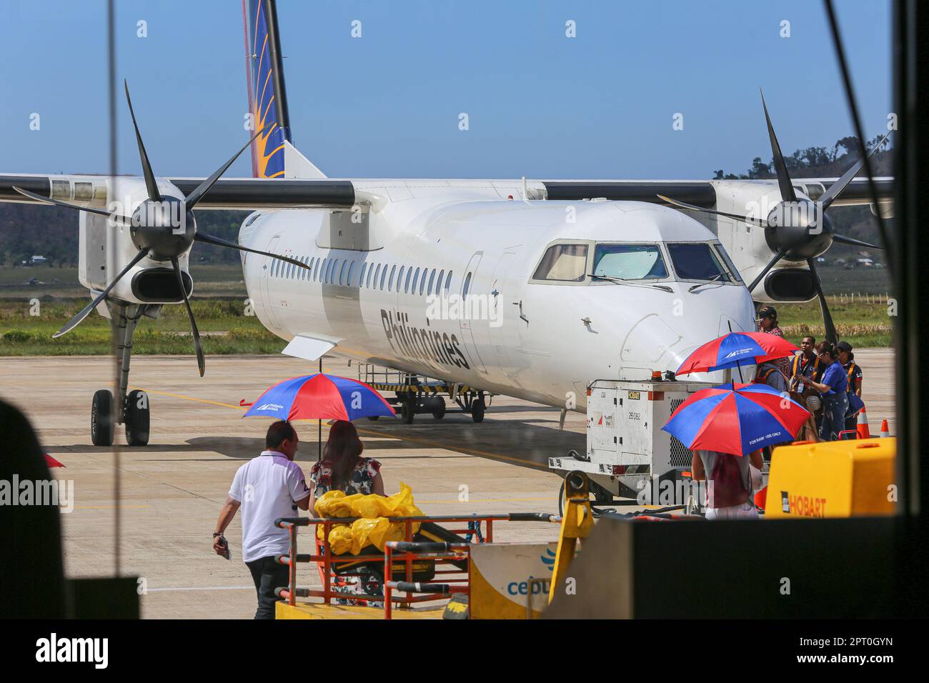 Filipinos protected from the sun with umbrellas provided by Philippine
