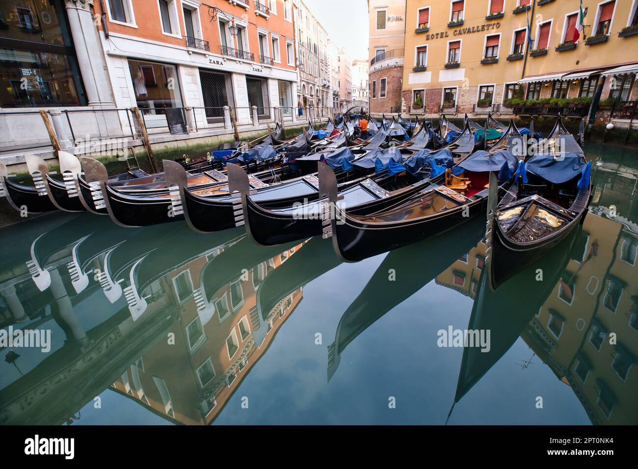 Parked gondolas in the early morning in Venice Stock Photo - Alamy