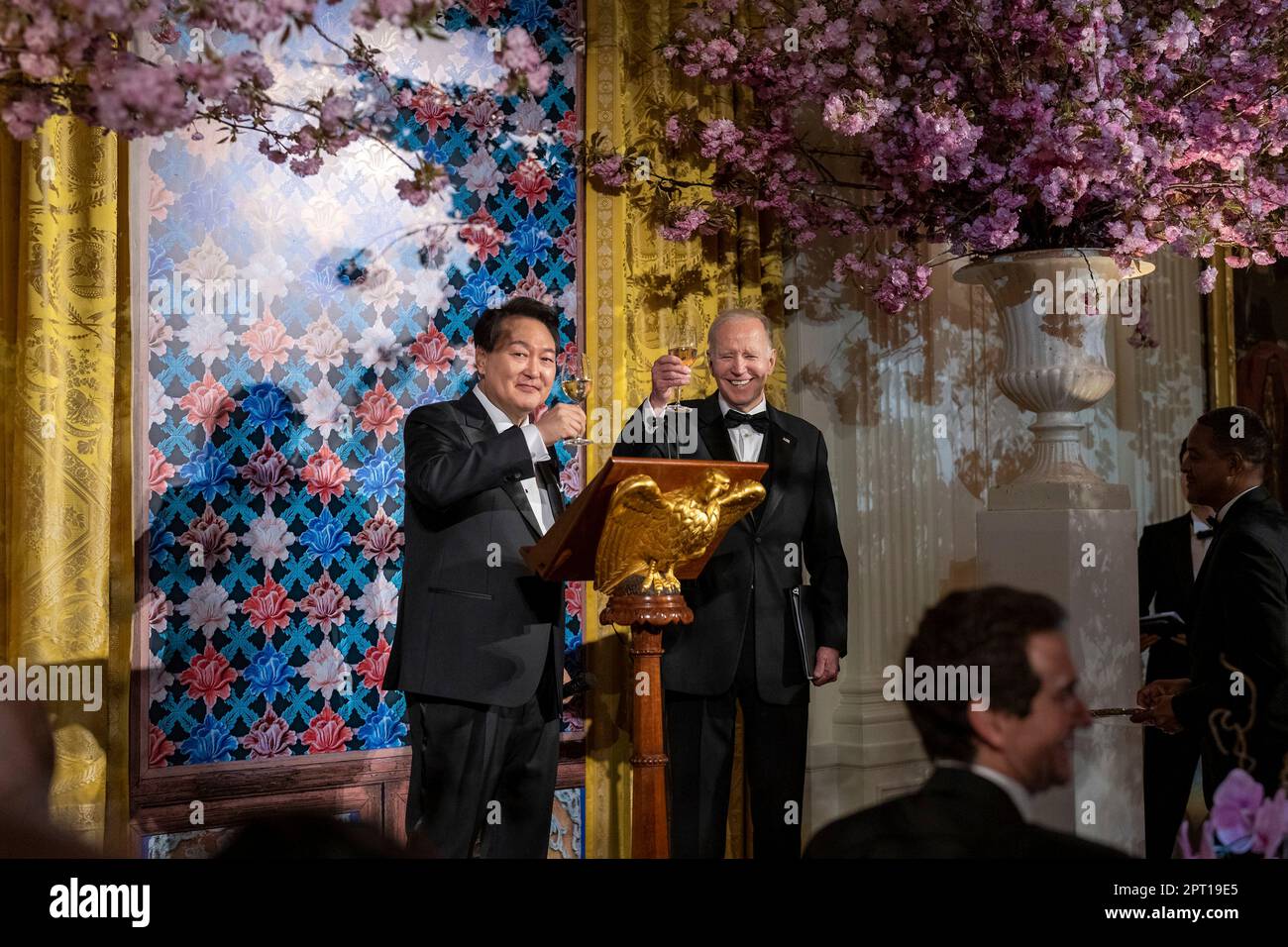 Washington, United States Of America. 26th Apr, 2023. Washington, United States of America. 26 April, 2023. U.S President Joe Biden, right, and South Korean President Yoon Suk-yeol toast during the State Dinner in the East Room of the White House April 26, 2023 in Washington, DC Credit: Adam Schultz/White House Photo/Alamy Live News Stock Photo