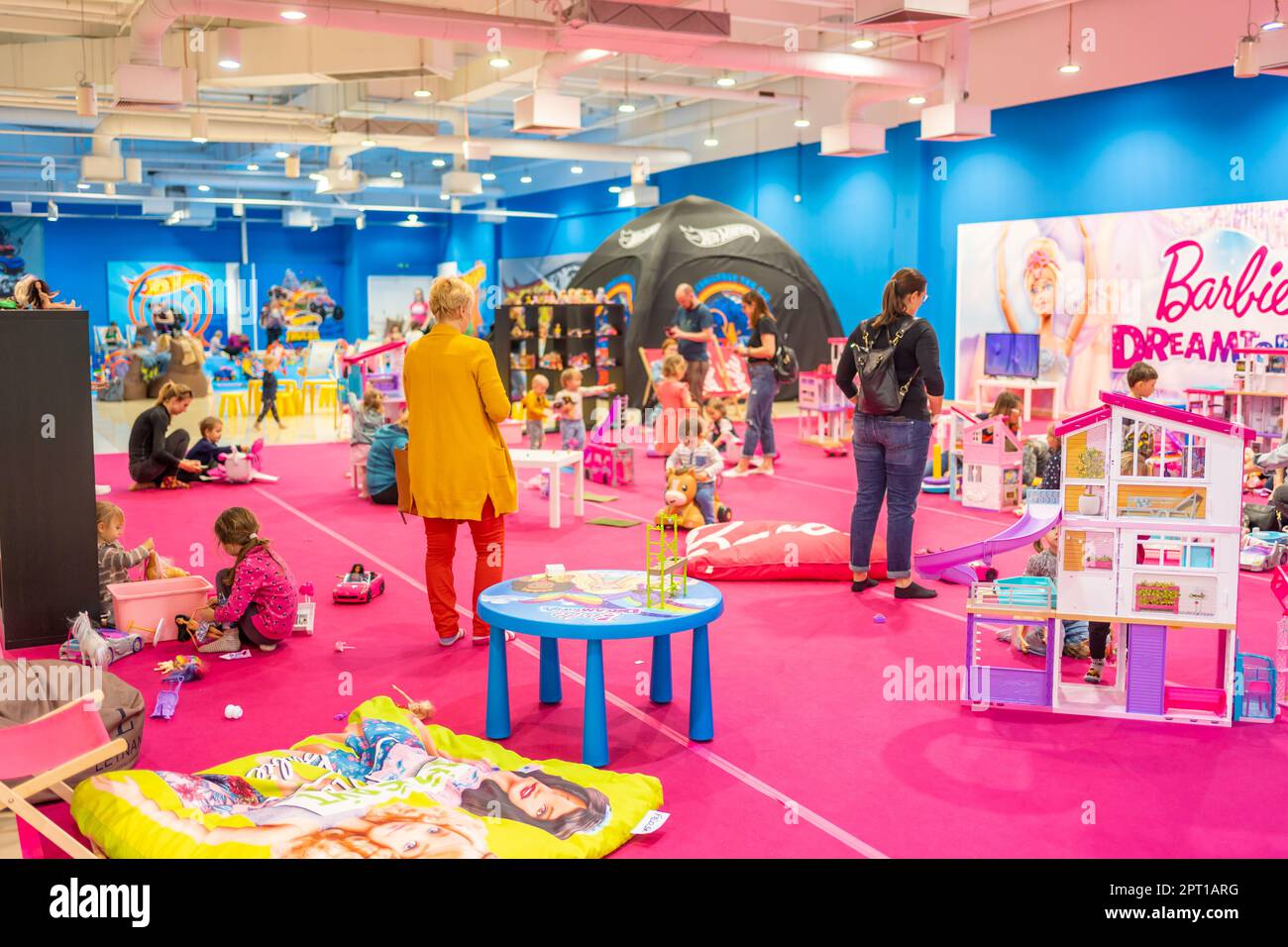 Kid play barbie hi-res stock photography and images - Page 2 - Alamy