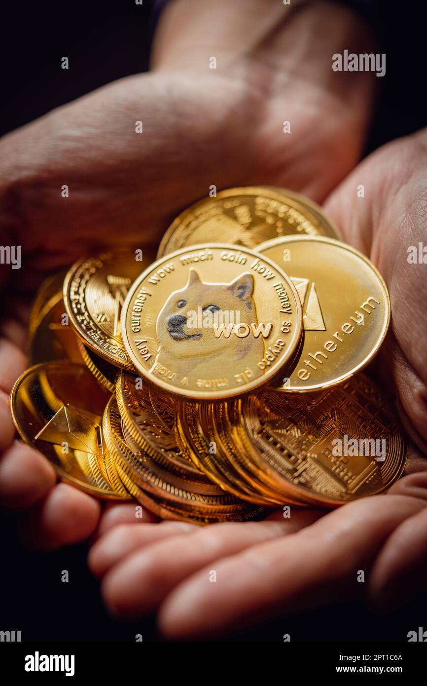 Crypto holding hi-res stock photography and images - Page 26 - Alamy