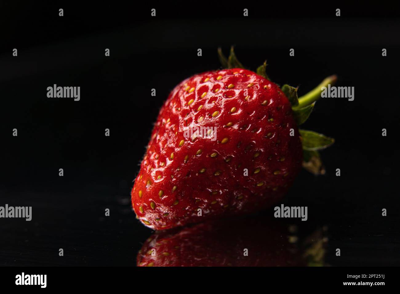 Red ripe strawberries background. Close up, top view Stock Photo - Alamy