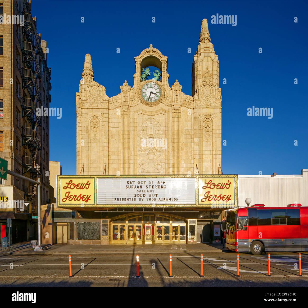 Five friends theater hires stock photography and images Alamy
