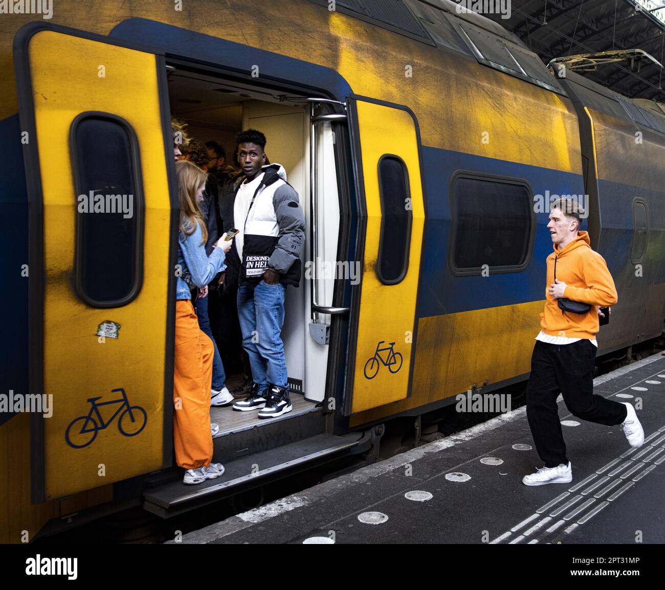 AMSTERDAM - Revelers leave Amsterdam by train on King's Day. Because of 