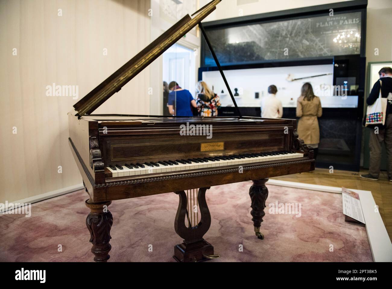 Piano pleyel hi-res stock photography and images - Alamy
