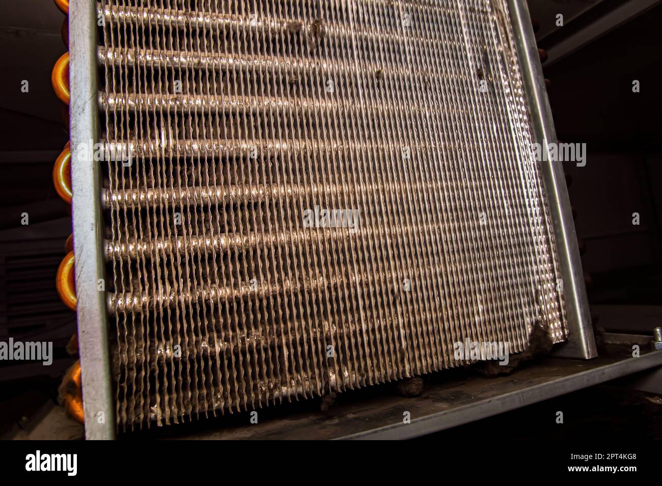 Aluminum grid for the copper condenser of the refrigeration unit