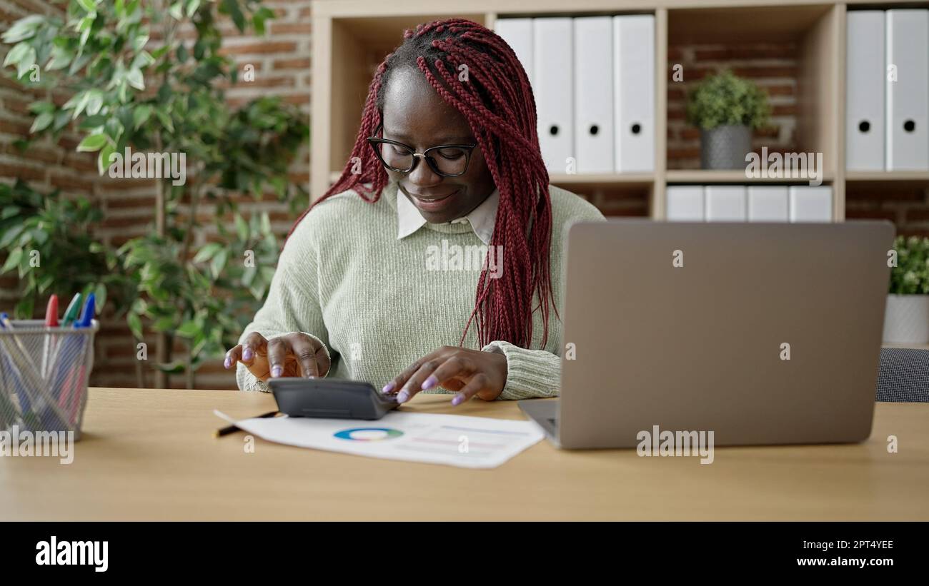 Black woman using calculator hi-res stock photography and images - Alamy