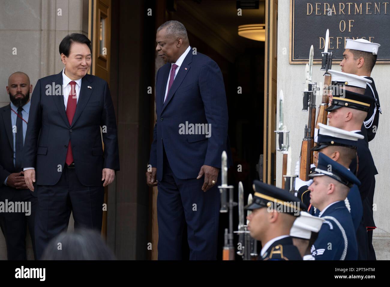 Secretary of Defense Lloyd Austin welcomes South Korea's President Yoon ...