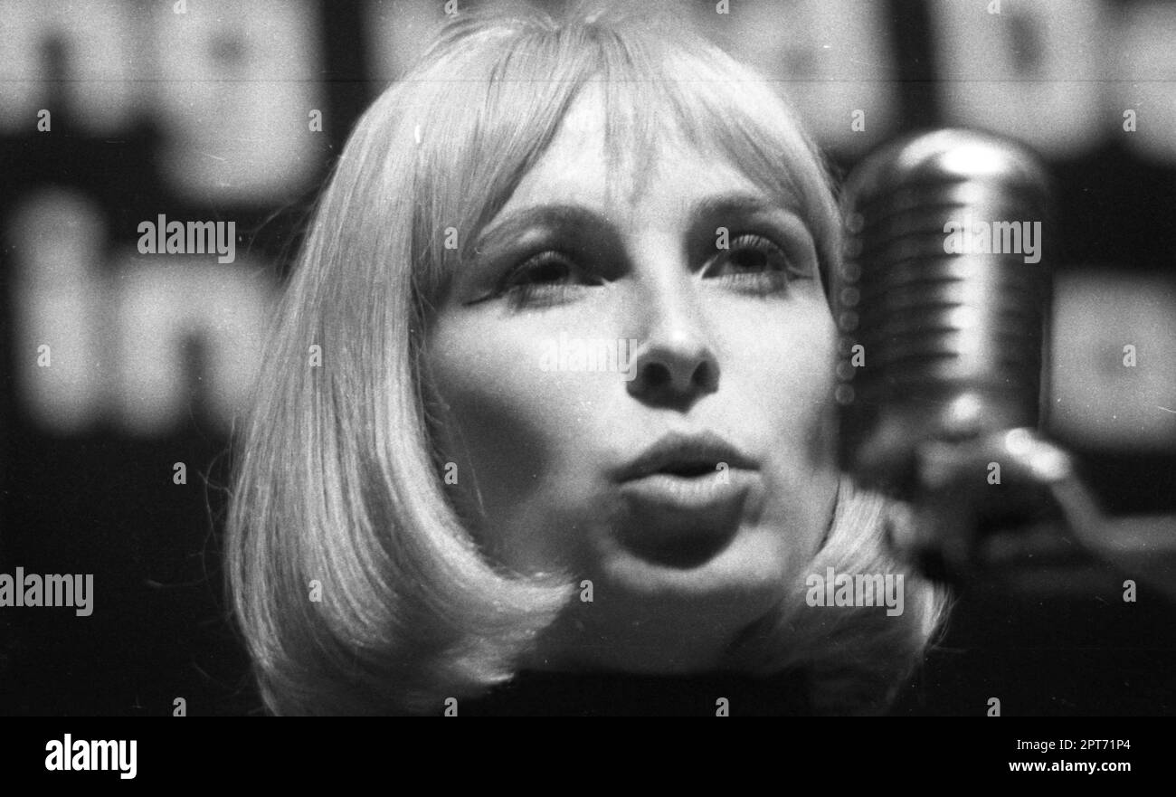 Personalities from politics, economy and culture from the years 196571. Vera Oelschlegel