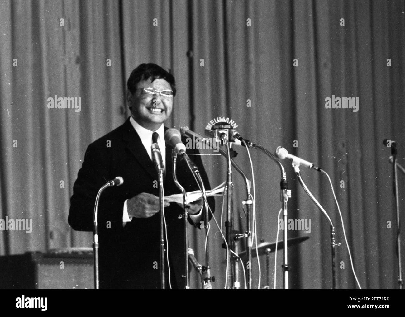 Wolfgang neuss Black and White Stock Photos & Images Alamy