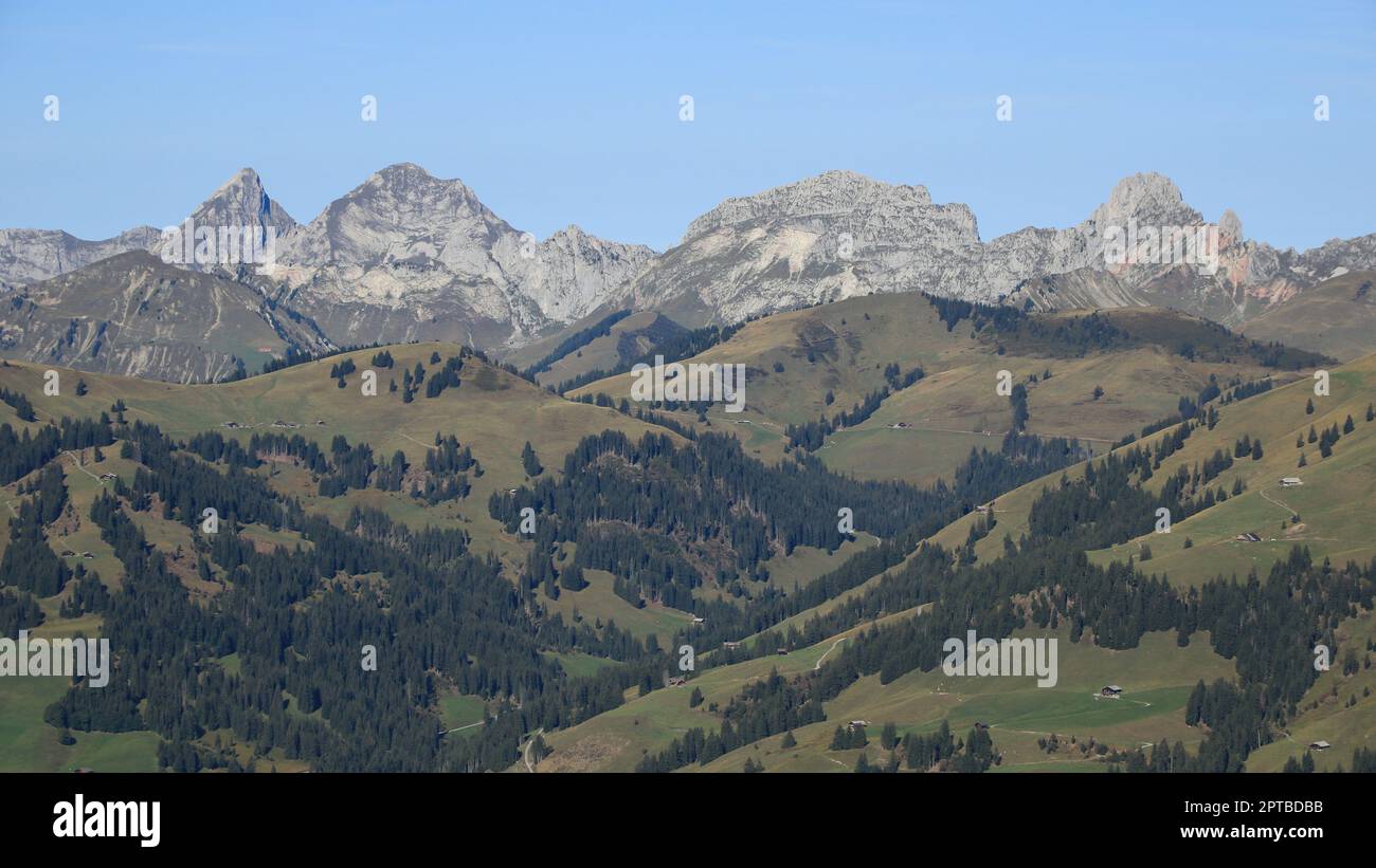 Mountain range seen from Mount Rinderberg, Zweisimmen. Stock Photo