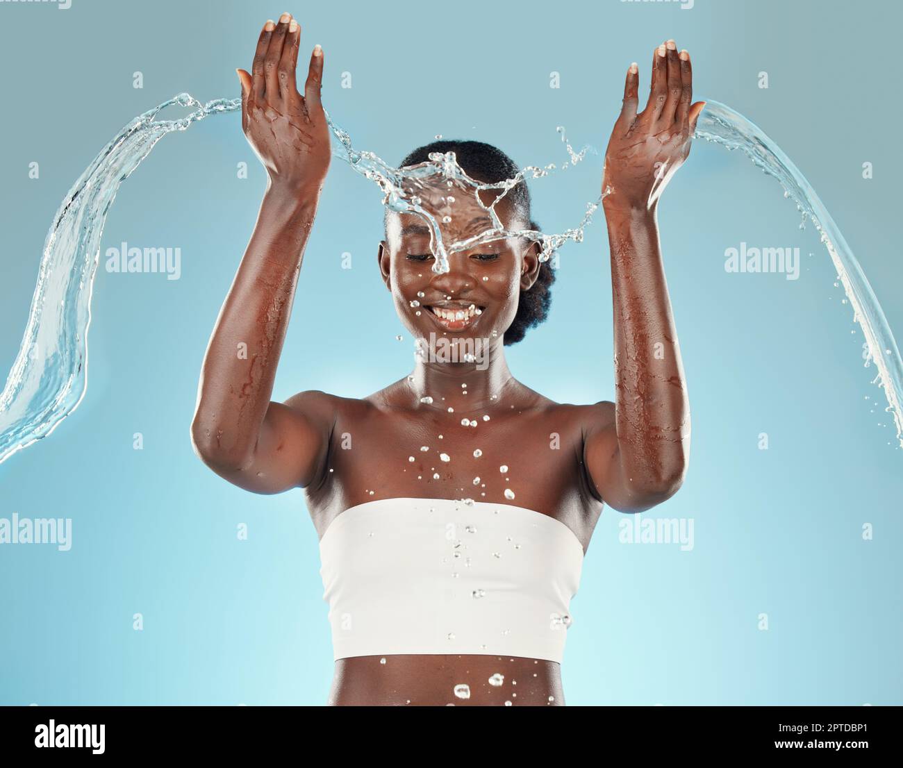 Woman showering african hi-res stock photography and images - Alamy