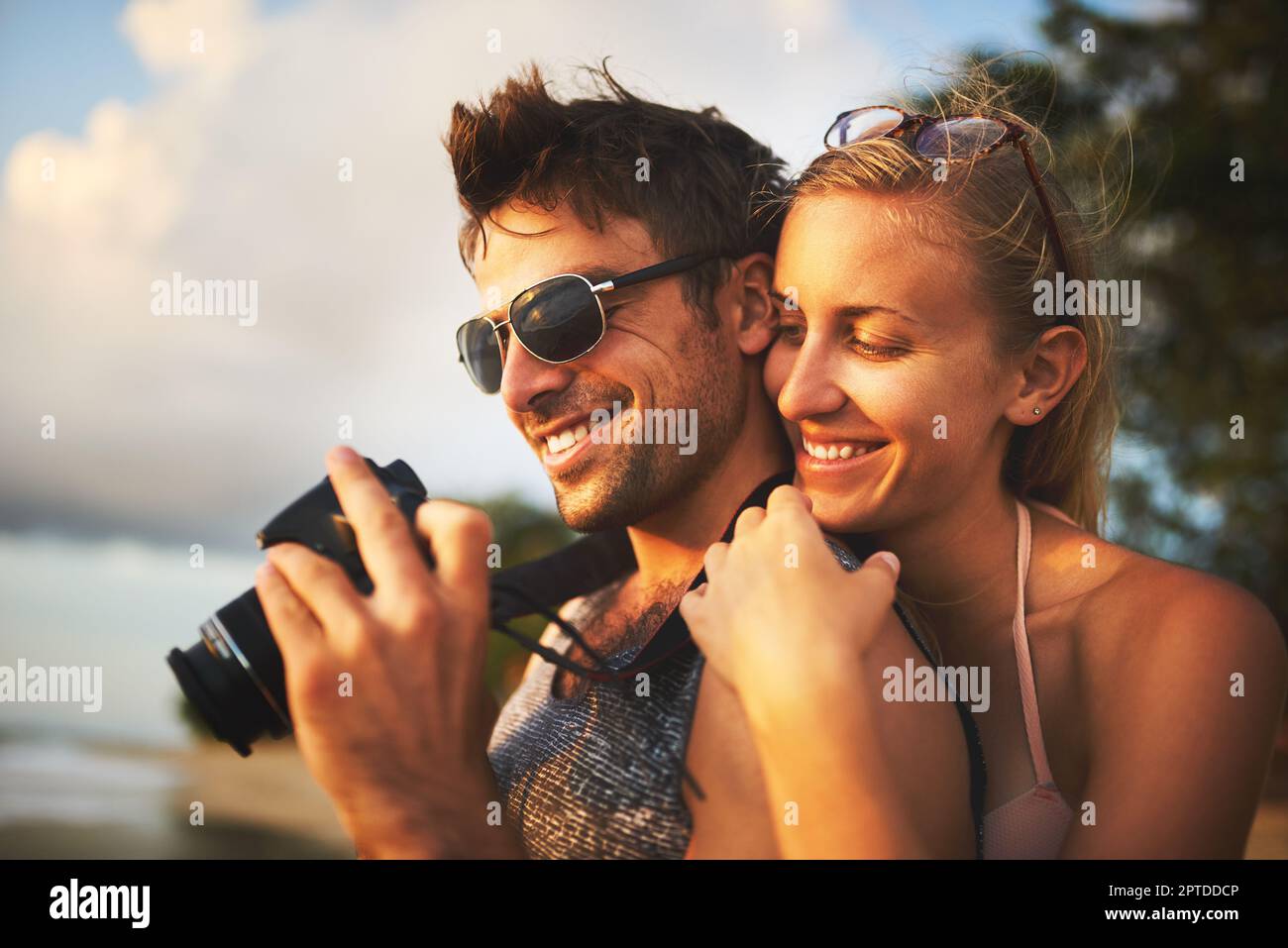 Sunglasses beach couple hi-res stock photography and images - Page