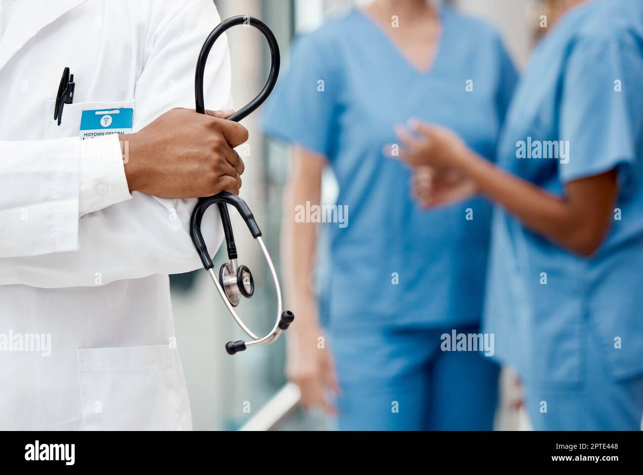 77 fotos de stock e banco de imagens de Medical Team Doctor Leader  Background - Getty Images