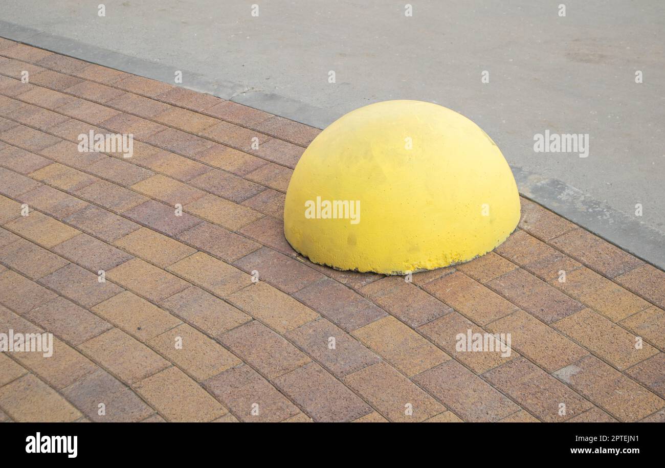 Yellow restrictive hemisphere to protect the pedestrian zone from