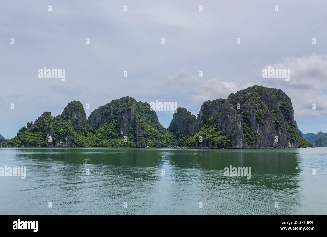 beautiful-island-landscape-of-halong-bay-the-unesco-world-heritage-site-in-vietnam-the-bay-features-thousands-of-limestone-karsts-in-various-shapes-a-2PTH90H.jpg