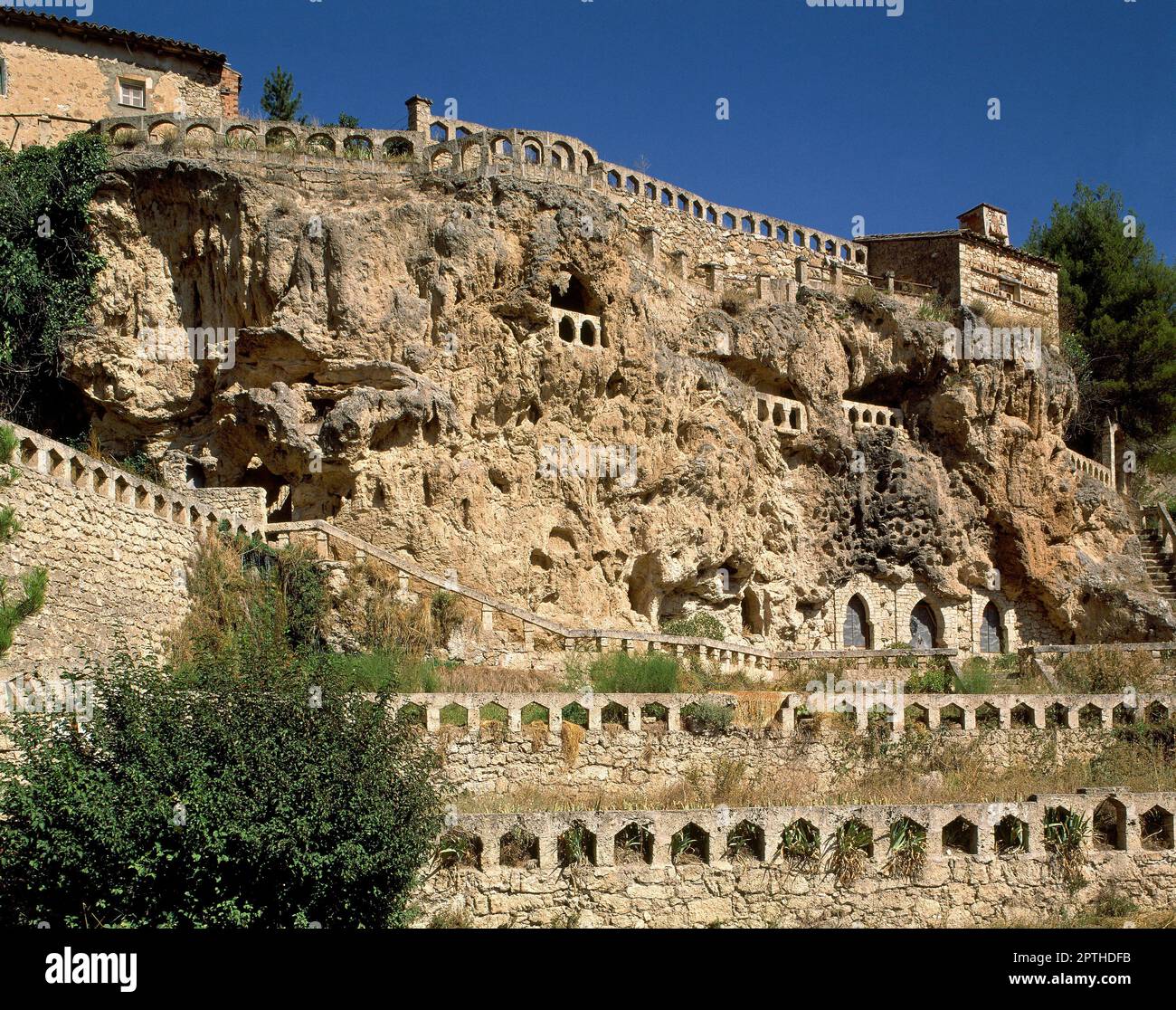 MIRADORES Y ESCALERAS EN LA ROCA. Location EXTERIOR. CIVICA