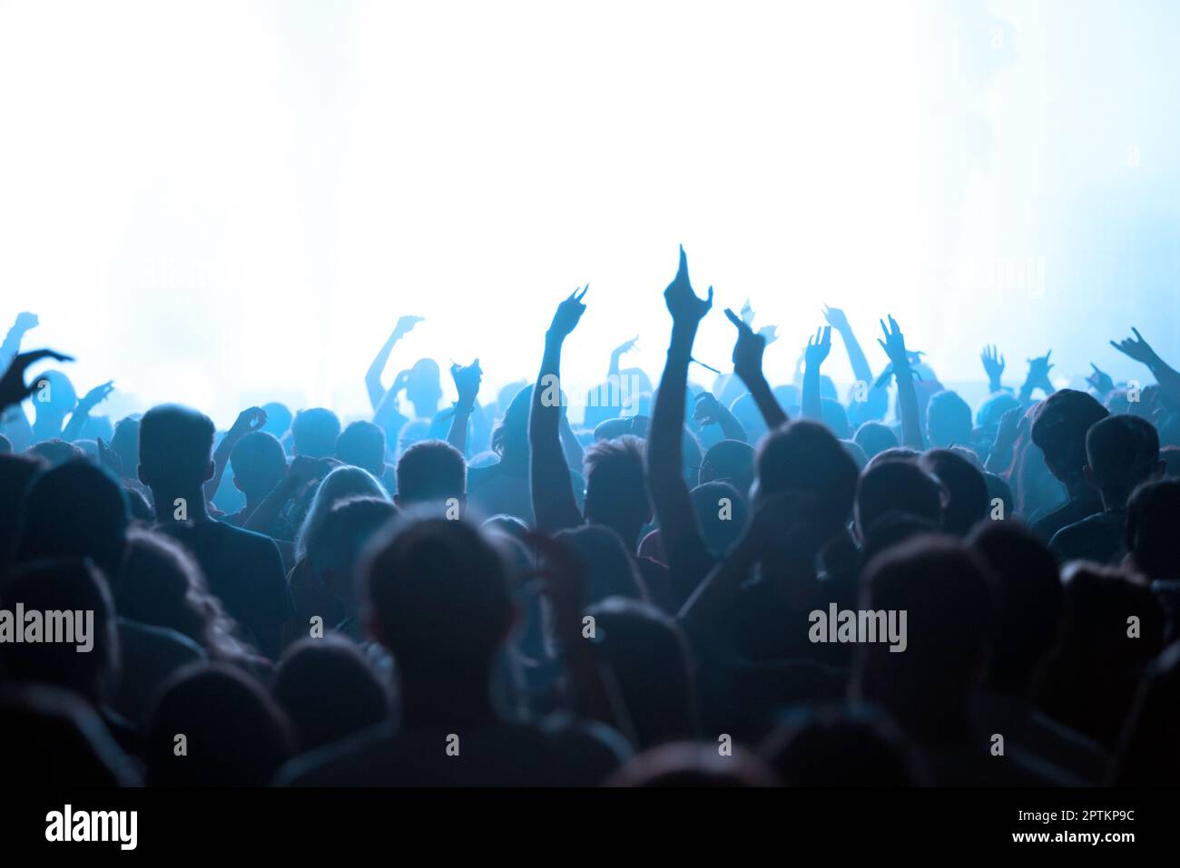 Silhouette crowd festival hi-res stock photography and images - Alamy