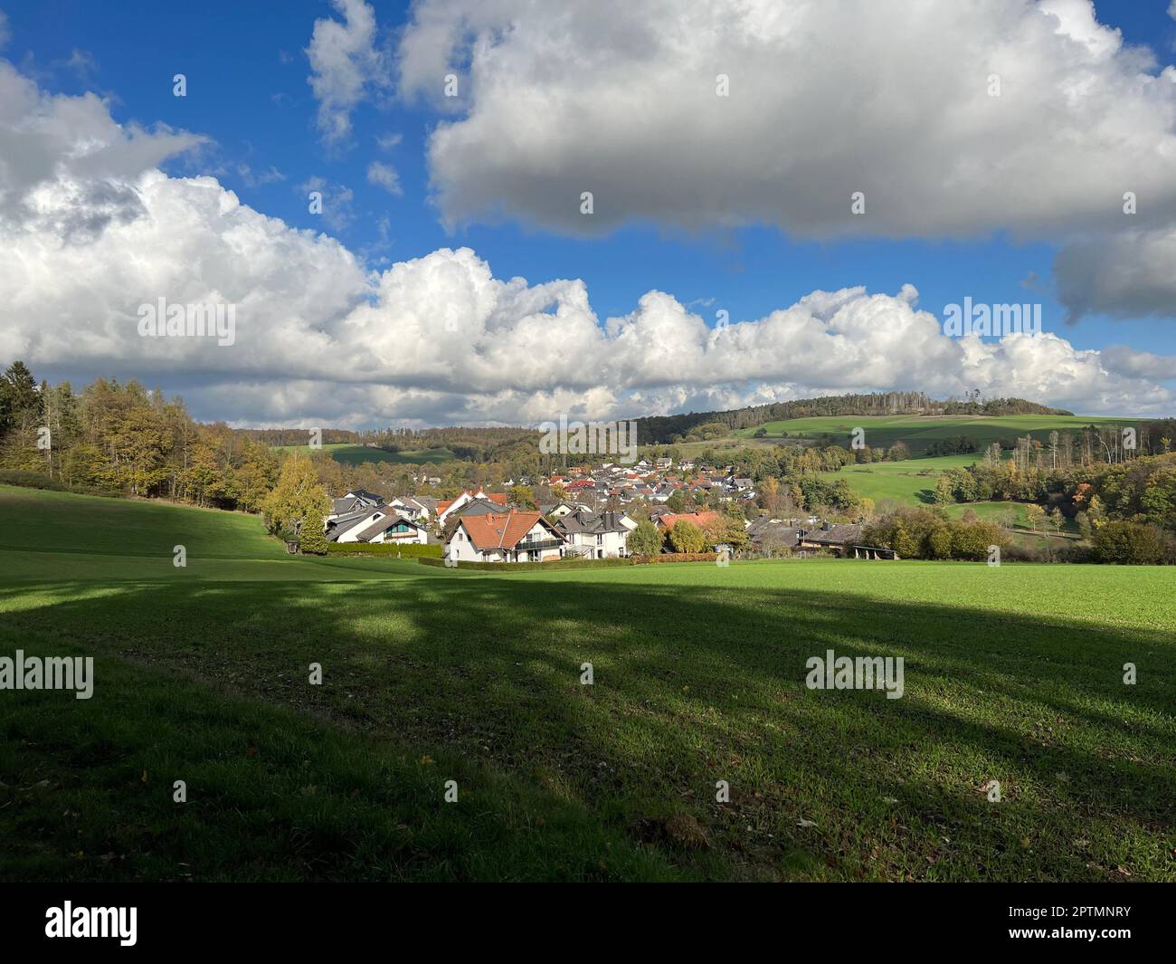 Herbstlandschaften in  Taunusstein sind von einer besonderen Idylle.  Autumn landscapes in Taunusstein are particularly idyllic. Stock Photo