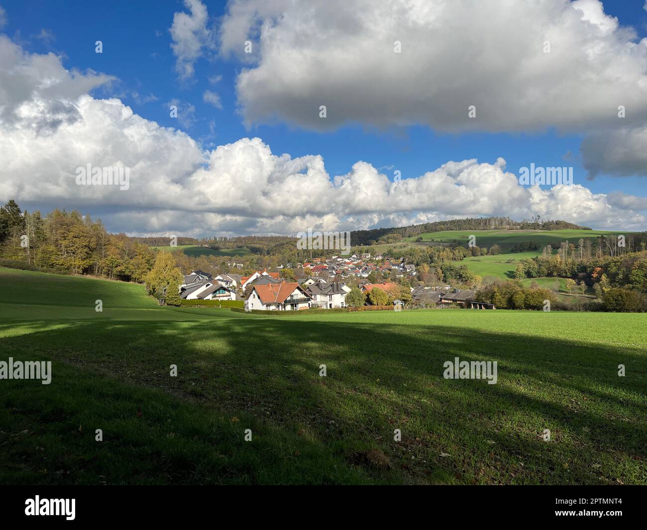 Herbstlandschaften in  Taunusstein sind von einer besonderen Idylle.  Autumn landscapes in Taunusstein are particularly idyllic. Stock Photo