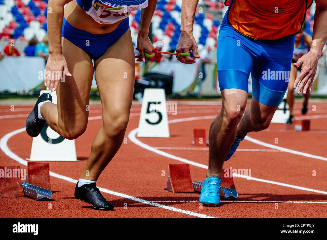 female blind para athlete runner with male guide start running race