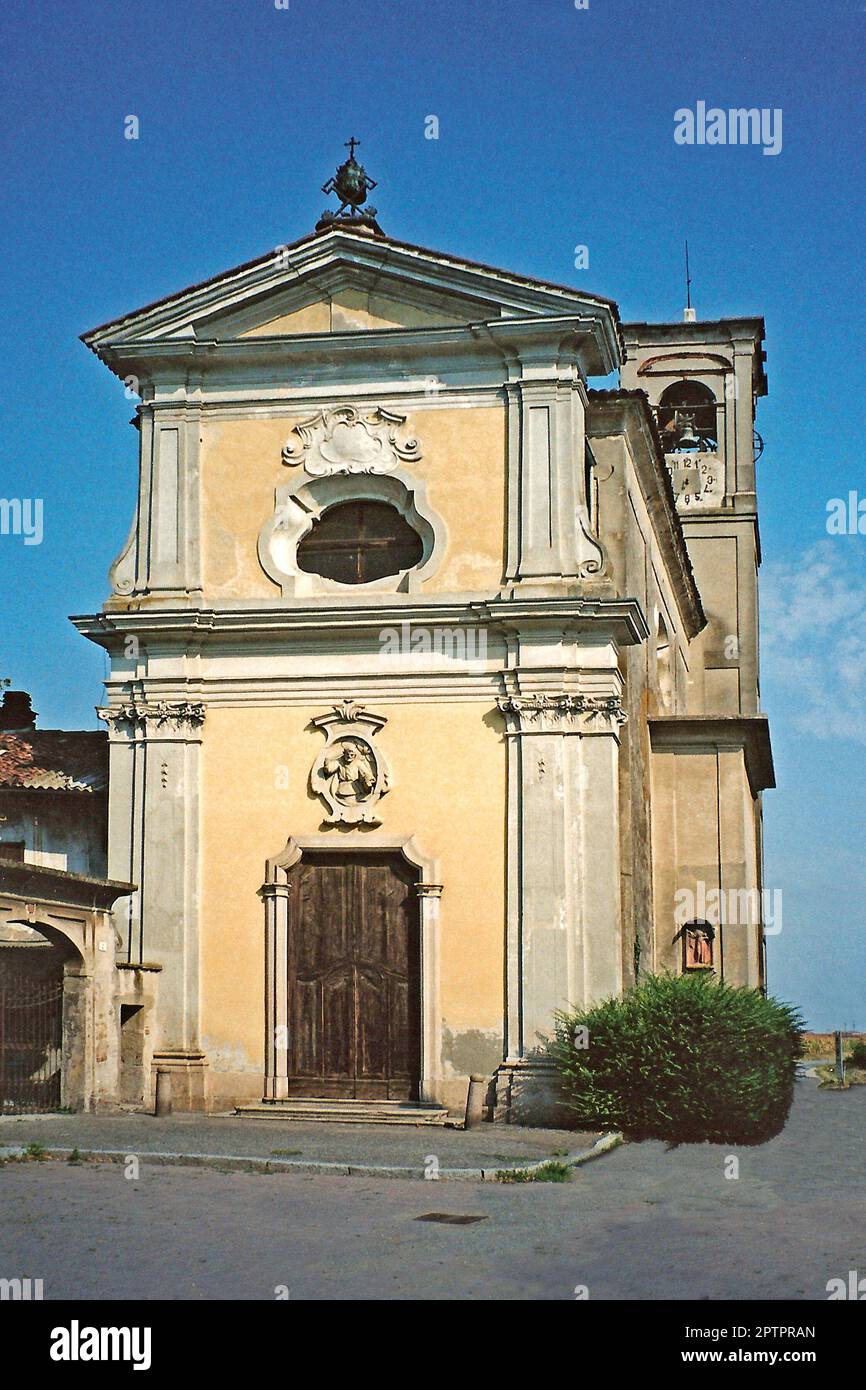 Oratorio di S. Pietro Apostolo in Casolate è una frazione del comune lombardo di Zelo Buon Persico. Stock Photo