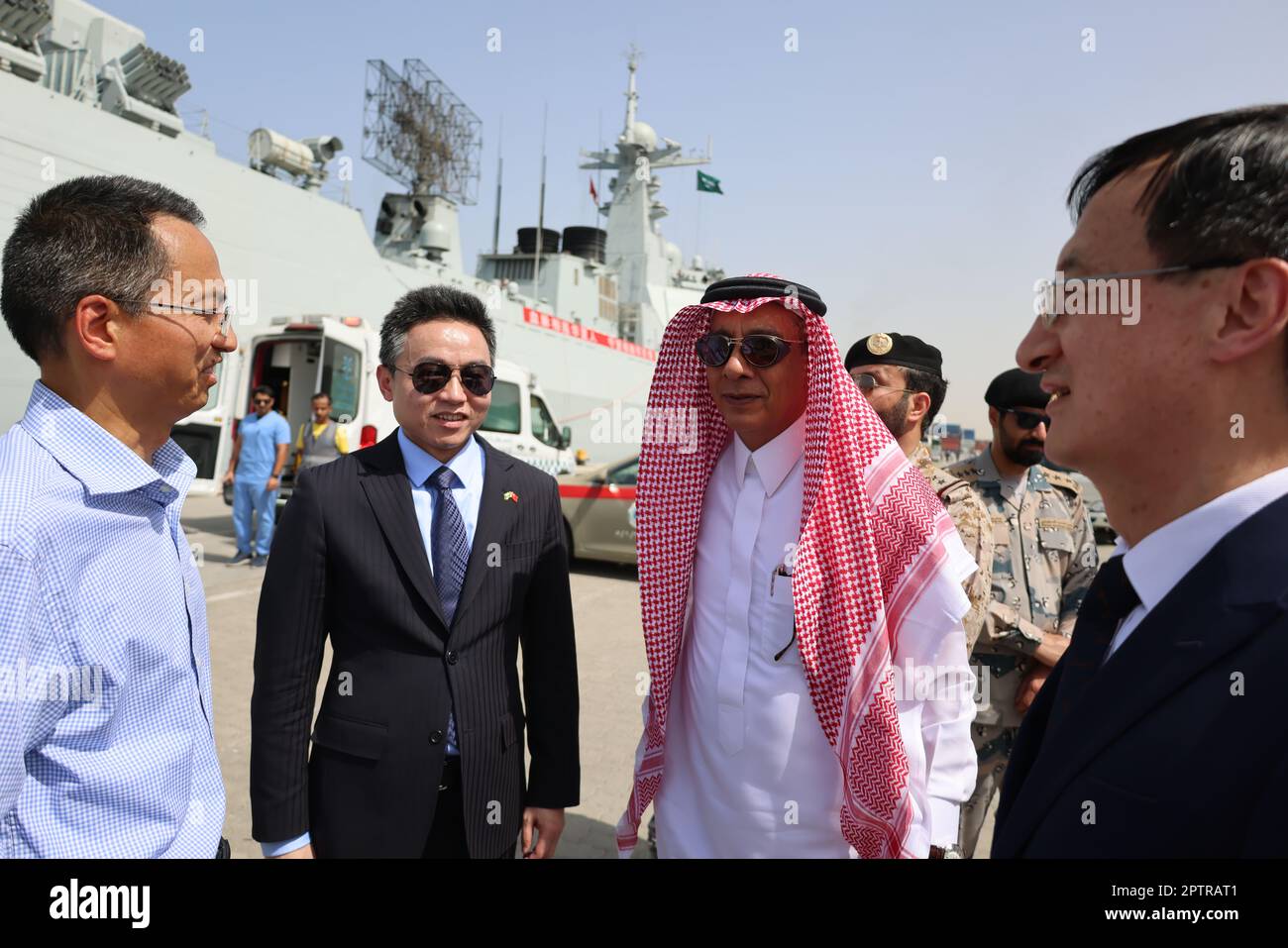 (230428) JEDDAH, April 28, 2023 (Xinhua) Diplomatic personnel of China and Saudi Arabia