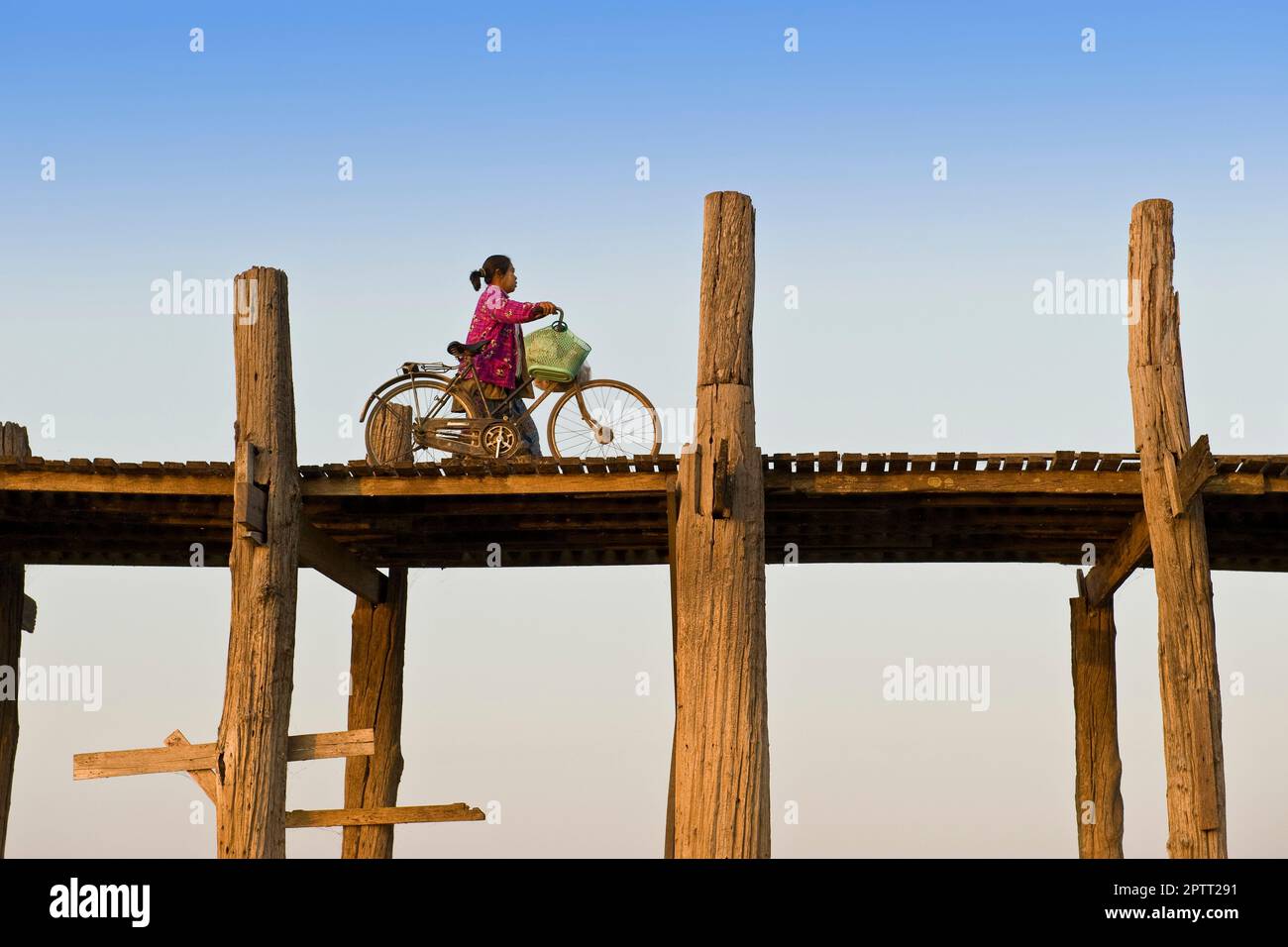 Amarapura tourists hi-res stock photography and images - Alamy