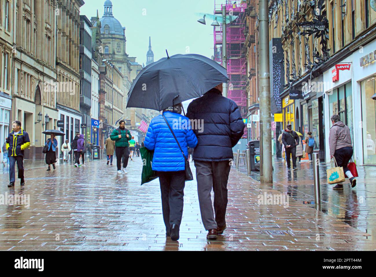 Glasgow, Scotland, UK 28th , April, 2023. UK Weather:Rain In The City’s ...