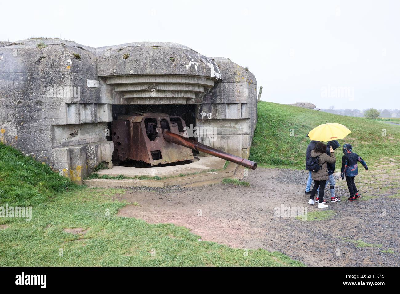 German,gun,gun emplacement,bunker,cannon,Atlantic Wall,defence,defences,battery,WW II,Second World War,beach,at, Longues-sur-Mer,Longues-sur-Mer gun battery,in,Normandy,Normandie,France,French,Europe,European, Stock Photo