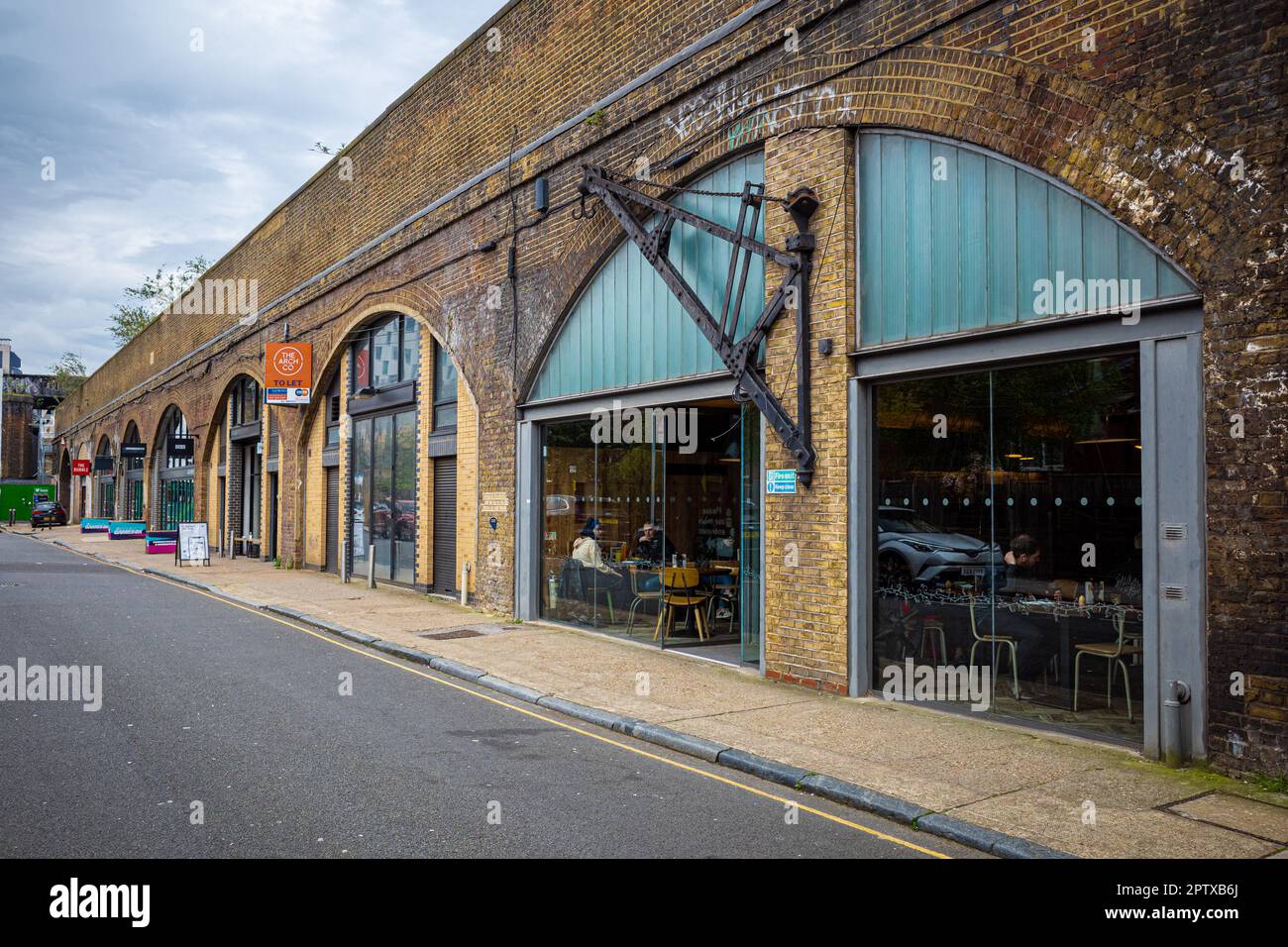 London railway arch businesses london hires stock photography and