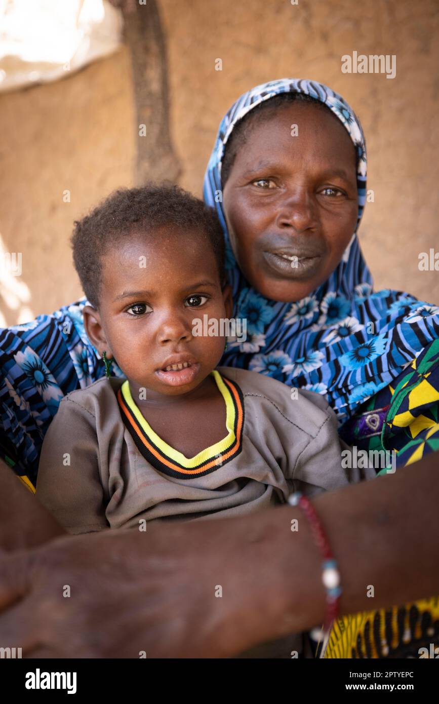 Mother and daughter from the Fulani tribe in Segou Region, Mali, West Africa. 2022 Mali drought and hunger crisis. Stock Photo