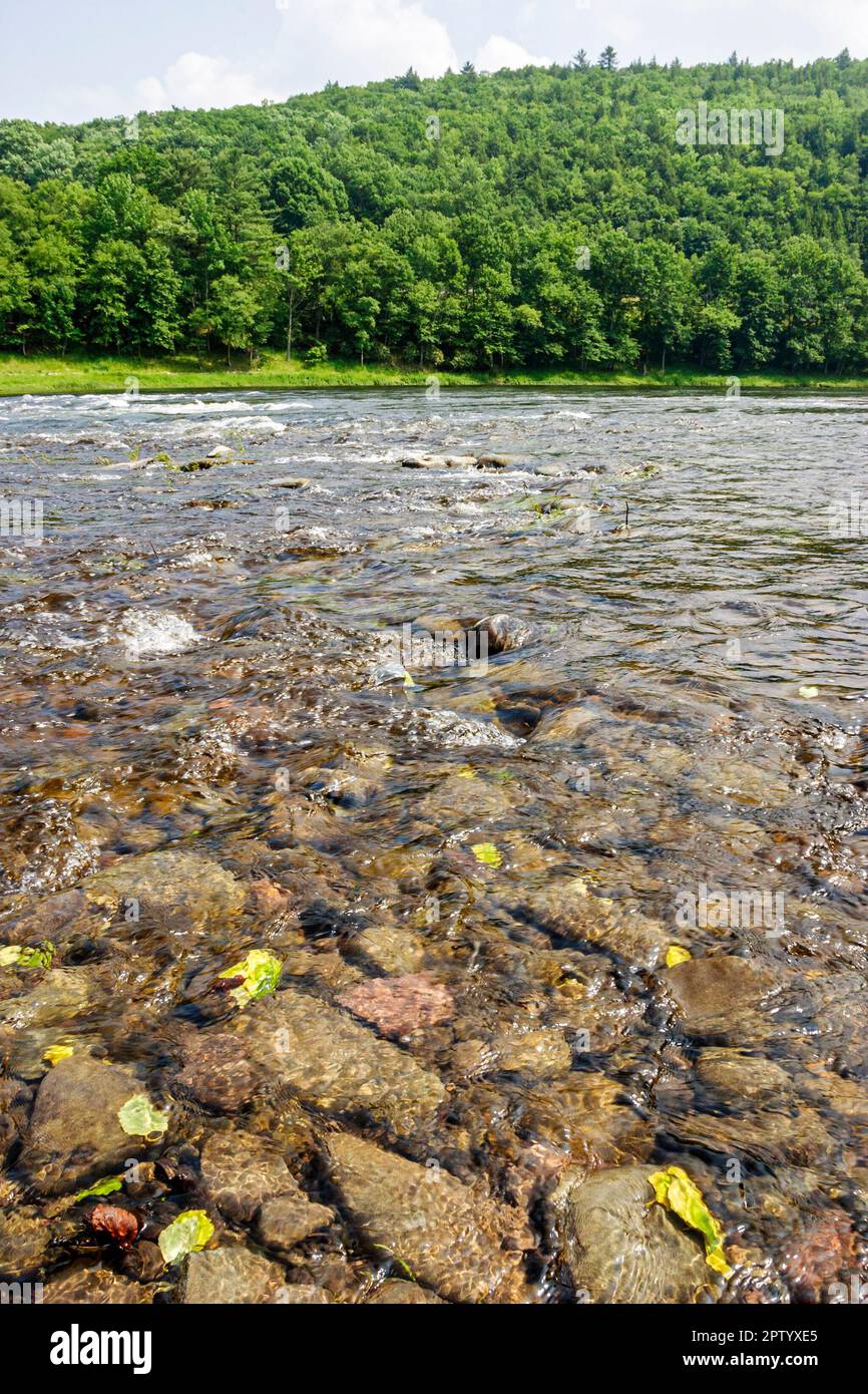 Smooth river stones hi-res stock photography and images - Alamy