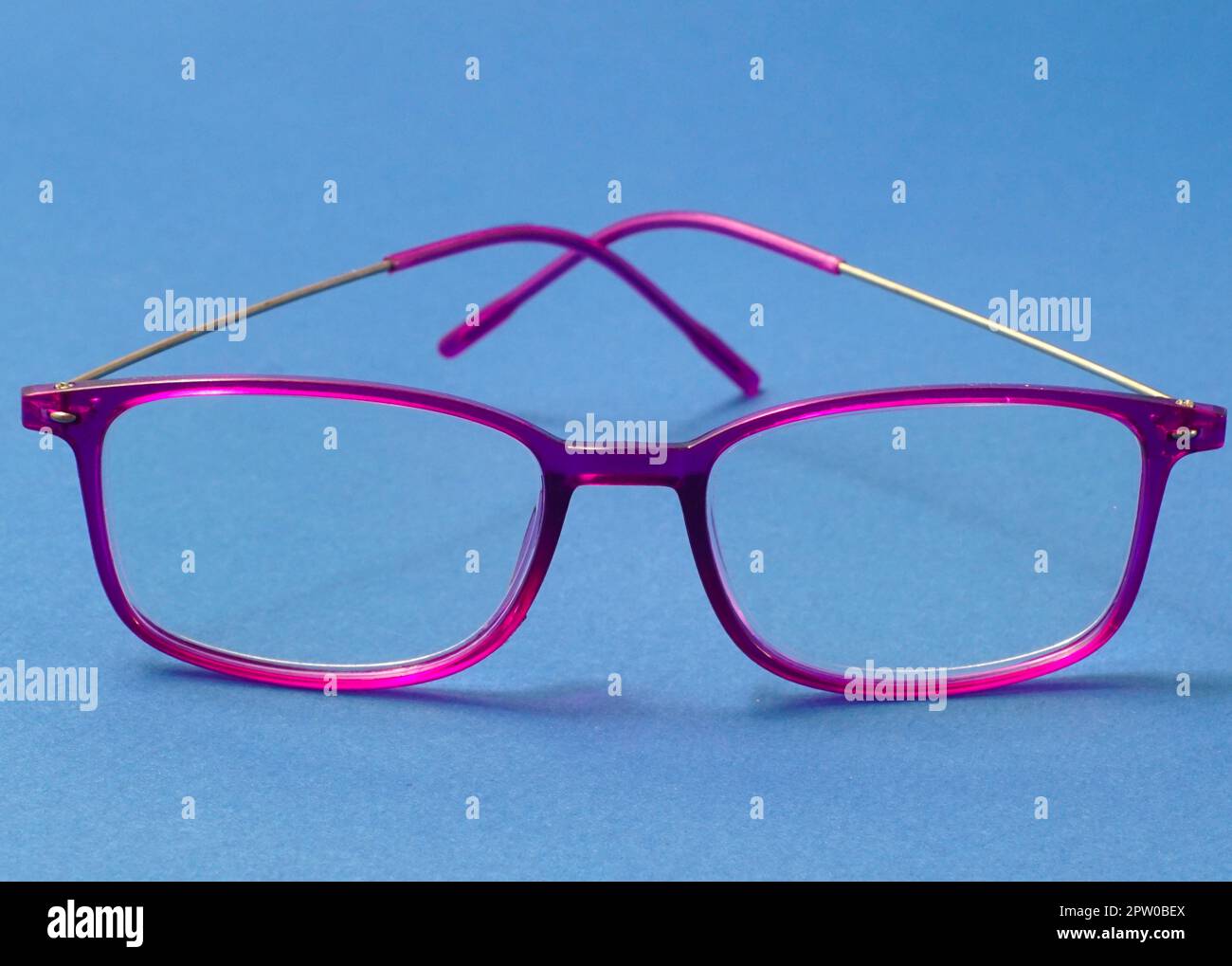 Plastic eyeglass frames hi-res stock photography and images - Alamy