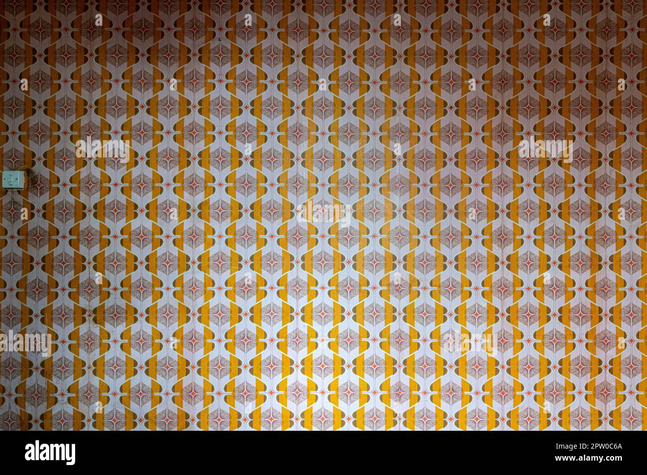 Interior photo of 1970s wallpaper in an Unmodernised Victorian House in South London. Stock Photo