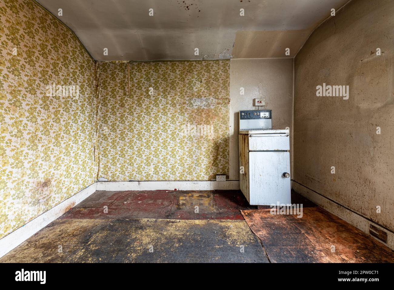 An old Gas cooker left in a filthy unmodernised Kitchen in South London. Stock Photo