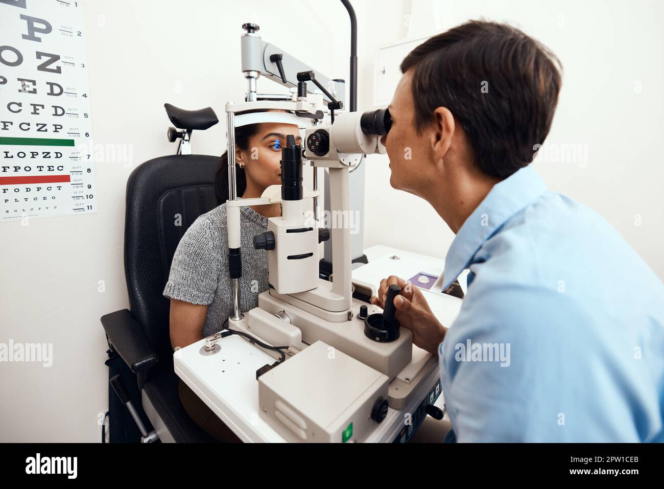 Optician eye checking machine hi-res stock photography and images - Alamy