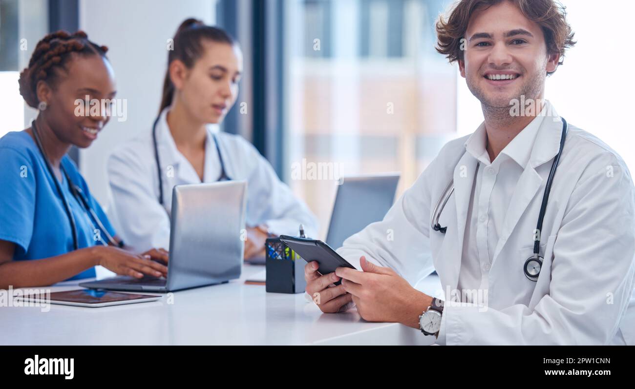 Team medical students or doctors consulting team mentors or healthcare physicians discussing patient medicine treatments in hospital. Professional mal Stock Photo
