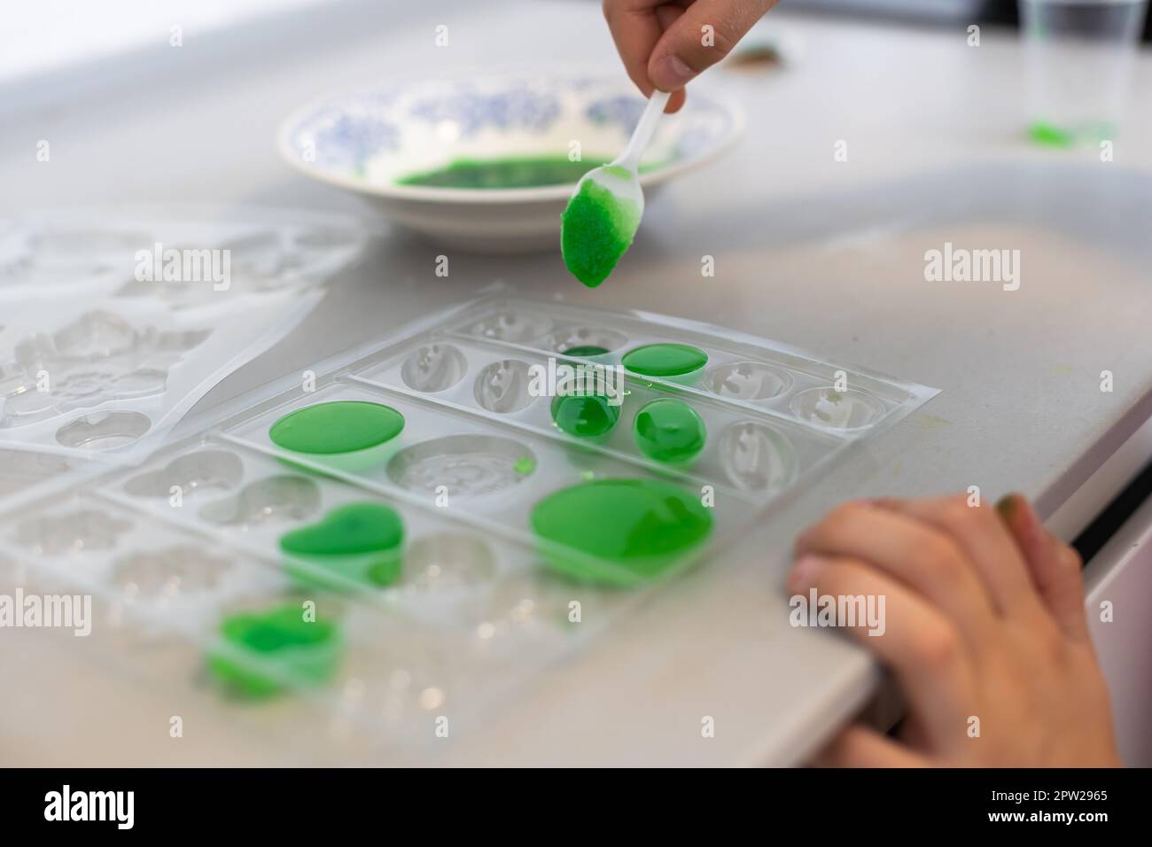 children-are-learning-and-doing-science-experiments-little-girl